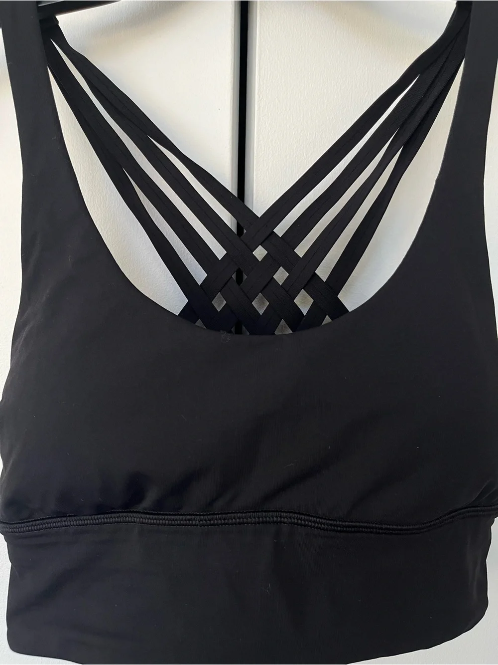 lululemon athletica Women's Black Energy Strappy Sports Bra- Size 6